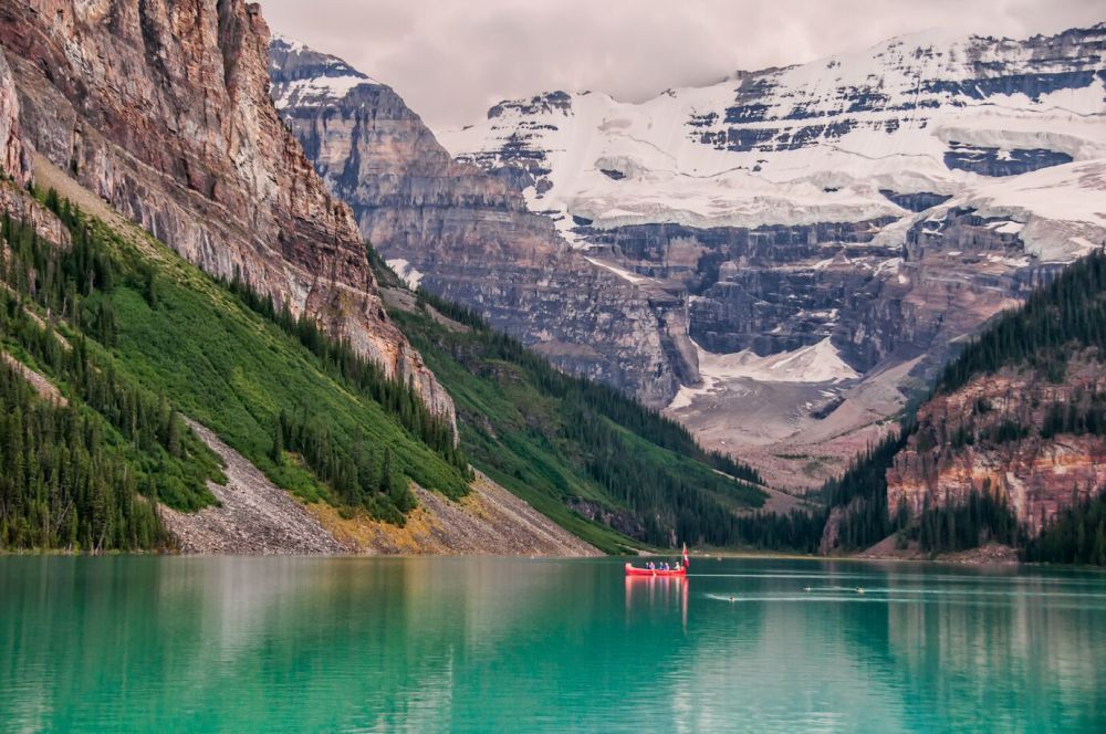 Can You Paddle Board on Lake Louise? A Comprehensive Guide